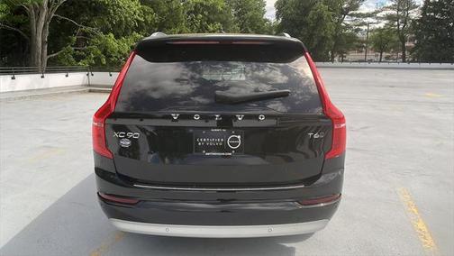 2022 Volvo XC90 T6 Momentum