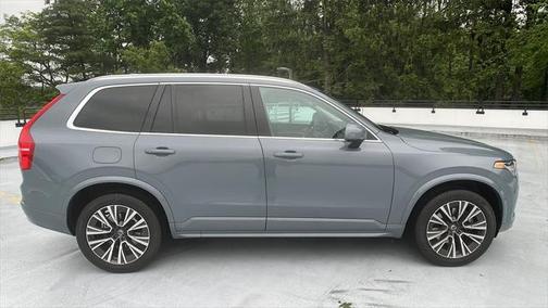 2022 Volvo XC90 T6 Momentum
