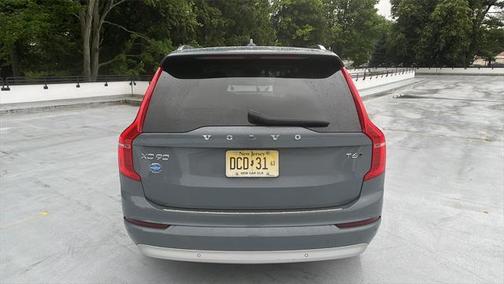 2022 Volvo XC90 T6 Momentum