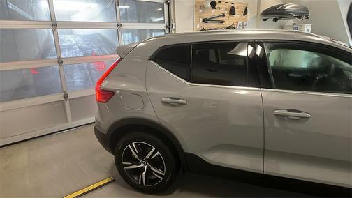2025 Volvo XC40 B5 Core Bright Theme