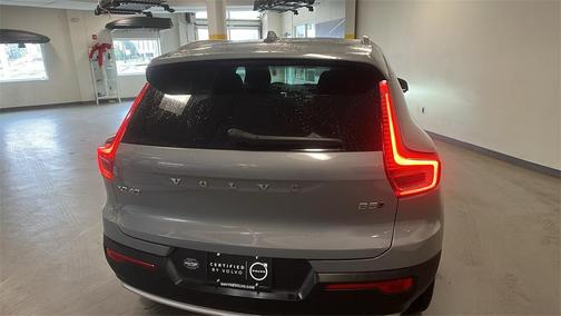 2025 Volvo XC40 B5 Core Bright Theme