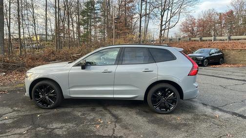2026 Volvo XC60 B5 Ultra Black Edition