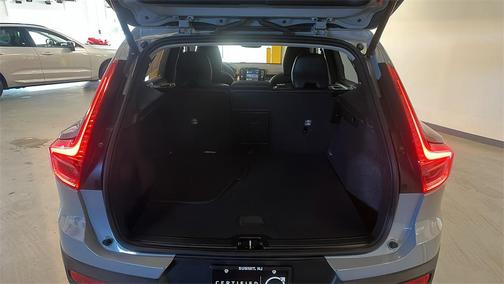 2025 Volvo XC40 B5 Core Bright Theme