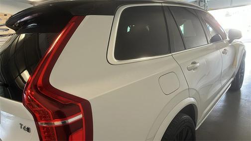 2021 Volvo XC90 T6 Momentum