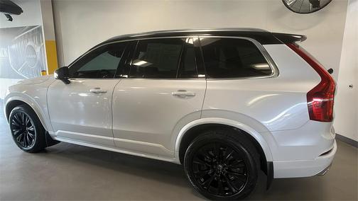 2021 Volvo XC90 T6 Momentum