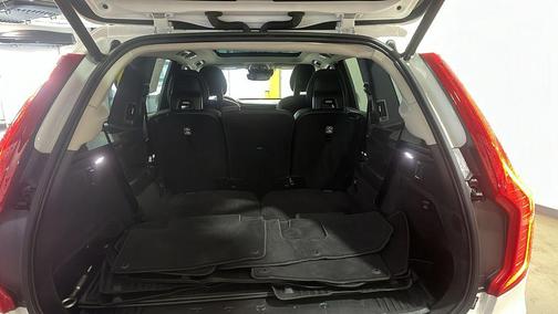 2022 Volvo XC90 T5 Momentum