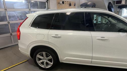 2022 Volvo XC90 T5 Momentum