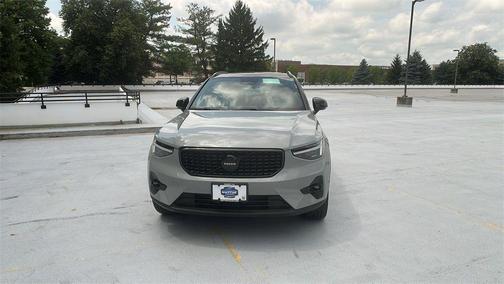 2026 Volvo XC40 B5 Ultra Black Edition