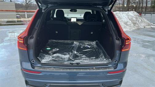 2026 Volvo XC60 B5 Ultra Black Edition