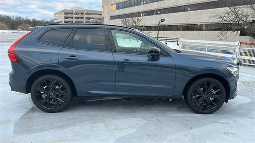 2026 Volvo XC60 B5 Ultra Black Edition