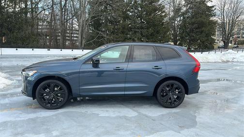 2026 Volvo XC60 B5 Ultra Black Edition