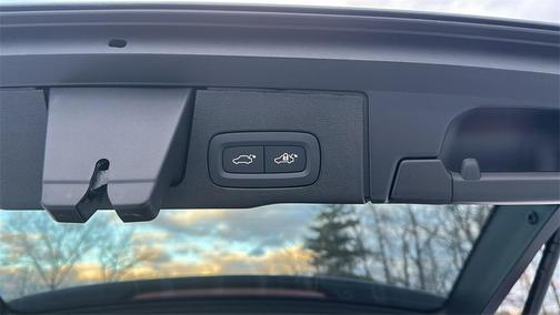 2026 Volvo XC60 B5 Ultra Black Edition