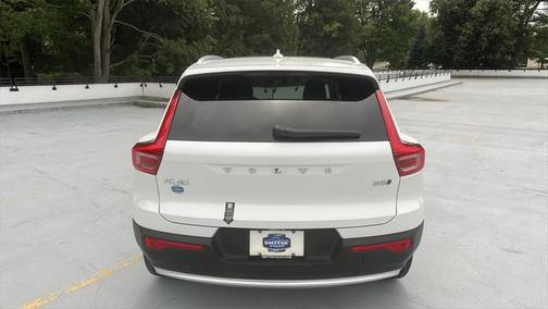 2025 Volvo XC40 B5 Core Bright Theme