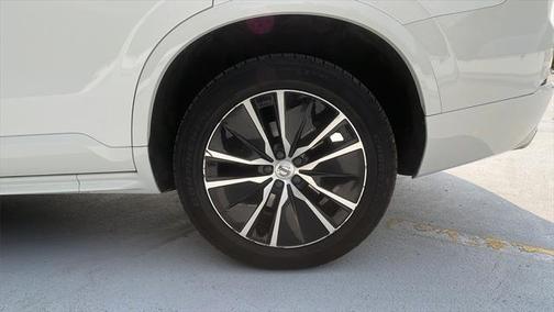 2020 Volvo XC90 T6 Momentum