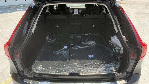 2025 Volvo V90 Cross Country B6 Plus