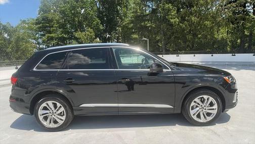 2022 Audi Q7 45 Premium Plus