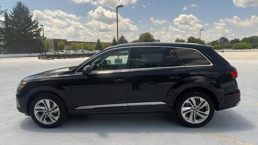 2022 Audi Q7 45 Premium Plus