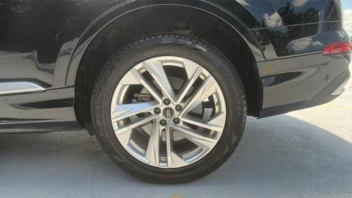 2022 Audi Q7 45 Premium Plus