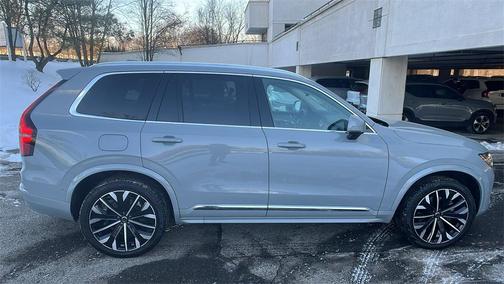 2025 Volvo XC90 B5 Plus 7-Seater