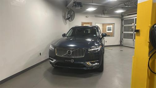 2024 Volvo XC90 B6 Plus Bright Theme 6-Seater
