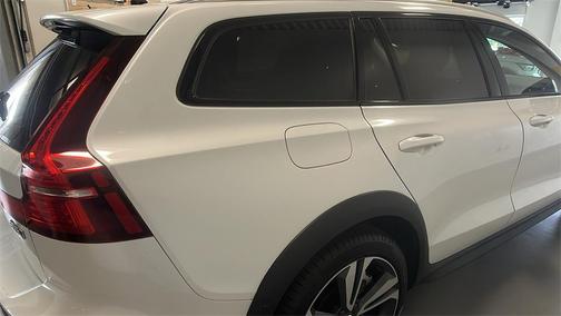 2025 Volvo V60 Cross Country B5 Plus