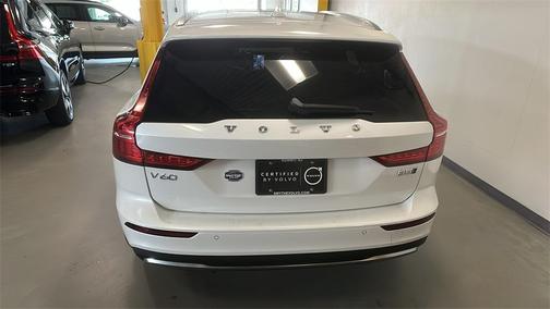 2025 Volvo V60 Cross Country B5 Plus