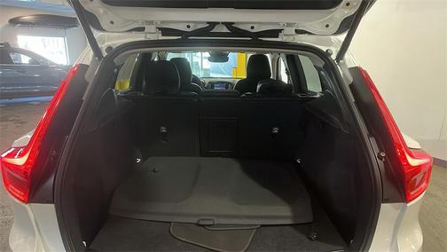 2025 Volvo XC40 B5 Core Bright Theme