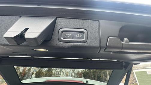 2023 Volvo XC60 Recharge Plug-In Hybrid T8 Ultimate Bright Theme