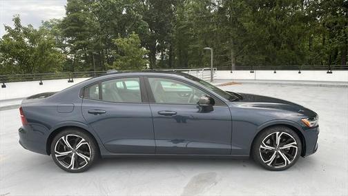2024 Volvo S60 B5 Plus Dark Theme