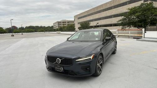2024 Volvo S60 B5 Plus Dark Theme