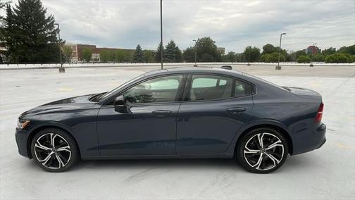 2024 Volvo S60 B5 Plus Dark Theme