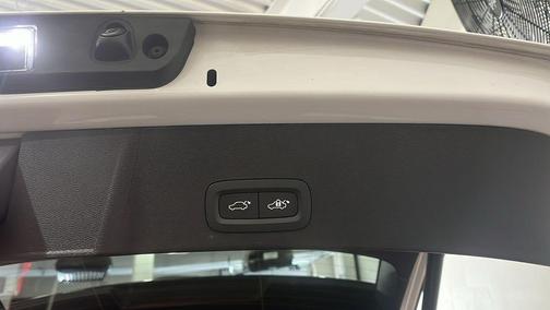 Crystal White 2023 Volvo XC40 Recharge Pure Electric Twin Plus
