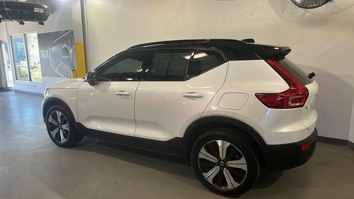 Crystal White 2023 Volvo XC40 Recharge Pure Electric Twin Plus