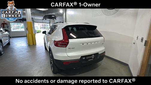 Crystal White Metallic 2024 Volvo XC40 B5 Plus Dark Theme