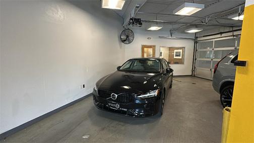 2024 Volvo S60 Recharge Plug-In Hybrid T8 Plus Dark Theme