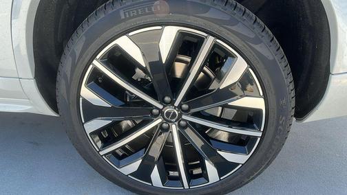 Crystal White Pearl 2026 Volvo XC90 Ultra Dark Theme, B6 AWD Gas (mild hybrid), Gasoline, 6 Seats