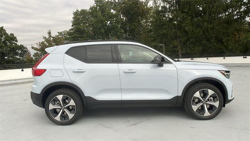 2026 Volvo XC40 Plus, B5 AWD Gas (mild hybrid), Dark