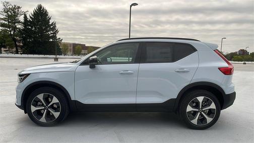 2026 Volvo XC40 Plus, B5 AWD Gas (mild hybrid), Dark
