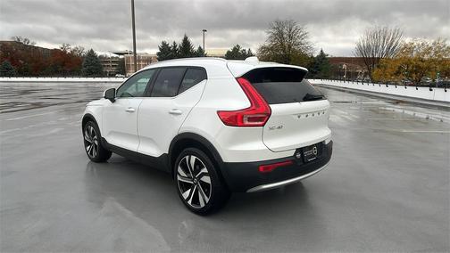 2025 Volvo XC40 B5 Plus Bright Theme