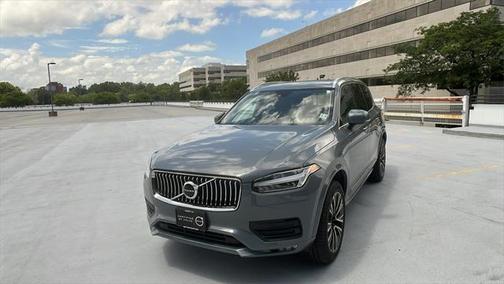 2022 Volvo XC90 T6 Momentum