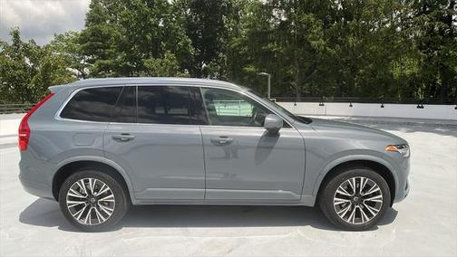 2022 Volvo XC90 T6 Momentum