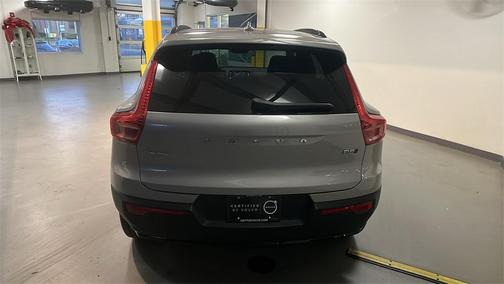 2025 Volvo XC40 B5 Plus Dark Theme