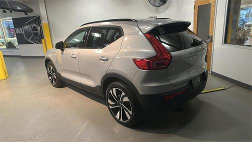 2025 Volvo XC40 B5 Plus Dark Theme