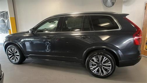 2022 Volvo XC90 T5 Momentum