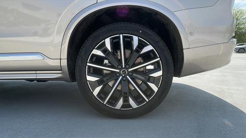 2025 Volvo XC90 B5 Plus 6-Seater