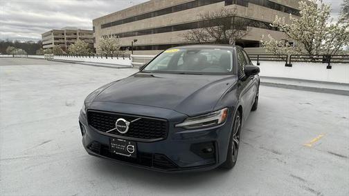 2024 Volvo S60 B5 Plus Dark Theme
