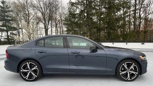 2024 Volvo S60 B5 Plus Dark Theme
