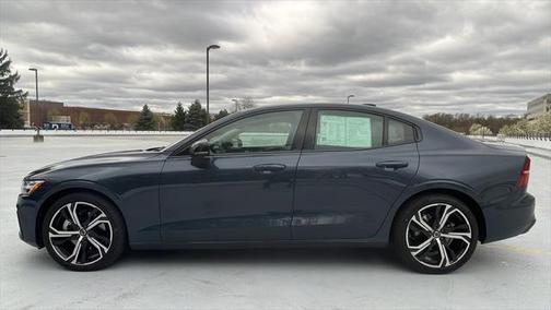 2024 Volvo S60 B5 Plus Dark Theme