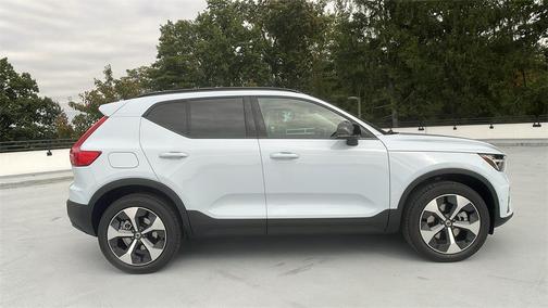 2026 Volvo XC40 B5 Plus