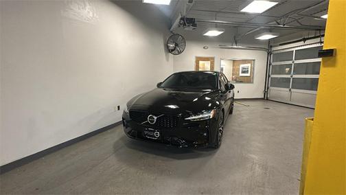 2023 Volvo S60 B5 Core Dark Theme